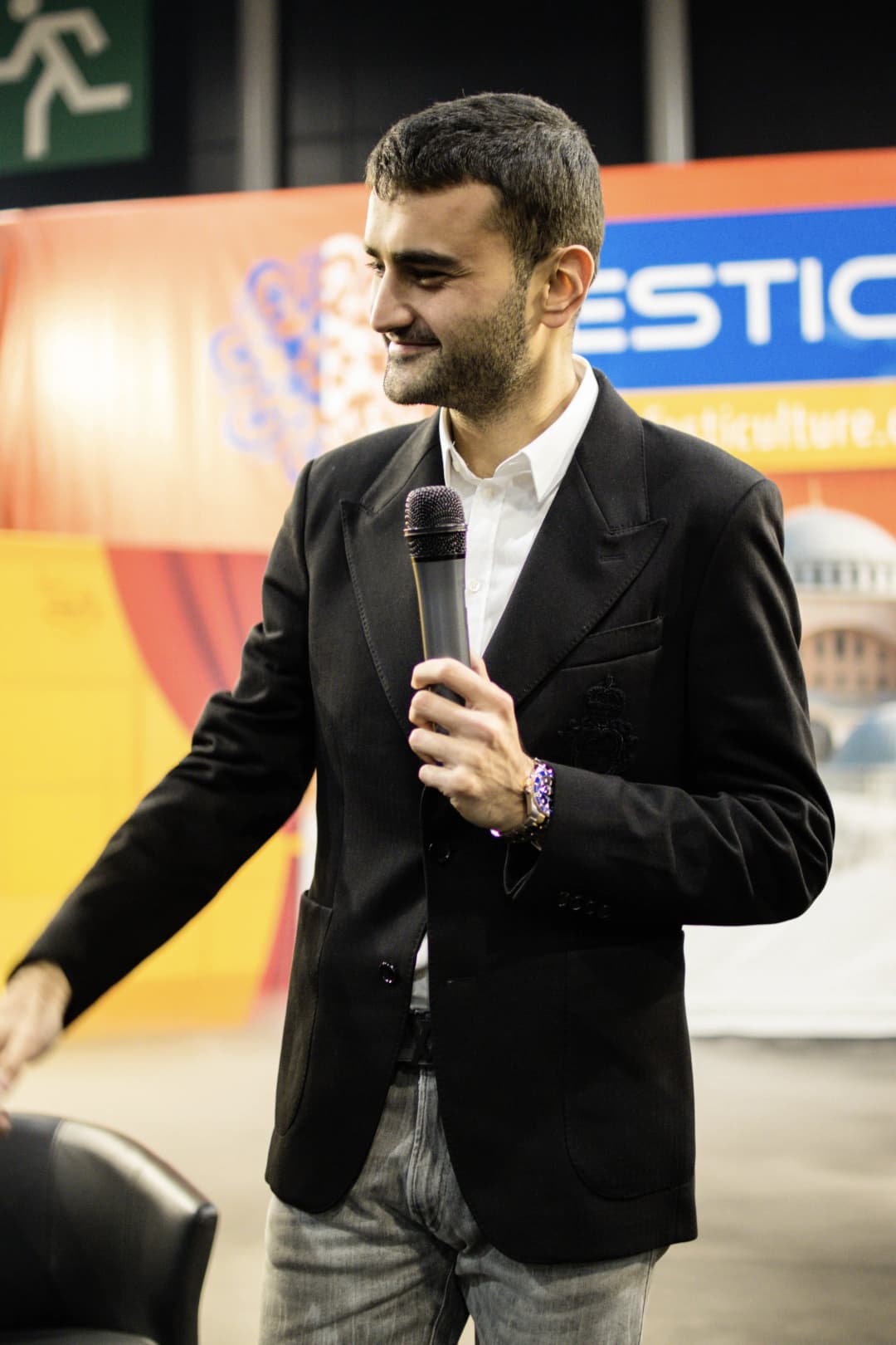 /_next/static/media/festi2.bd3aee7c.webp